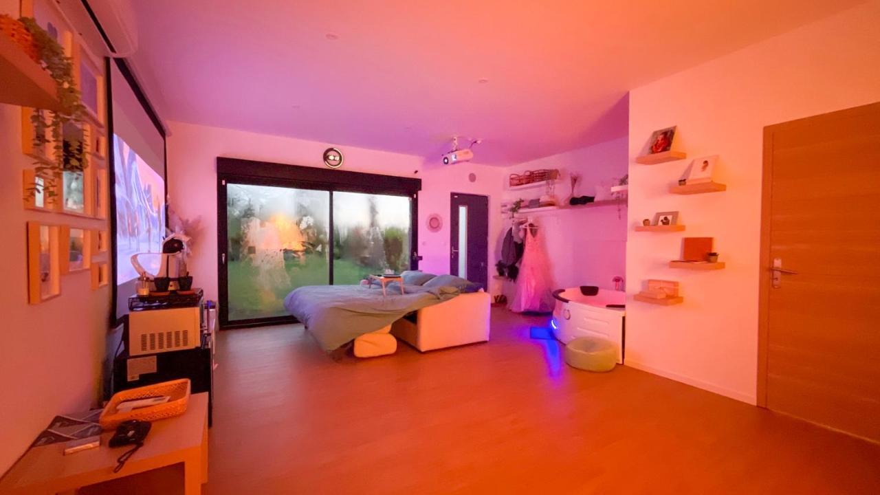 Capsule Nature & Photos - Jacuzzi - Netflix & Home Cinema - Ps5 & Jeu Thun-Saint-Martin エクステリア 写真