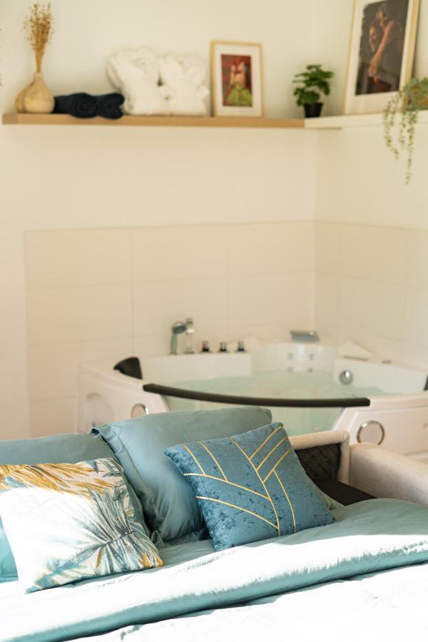 Capsule Nature & Photos - Jacuzzi - Netflix & Home Cinema - Ps5 & Jeu Thun-Saint-Martin エクステリア 写真